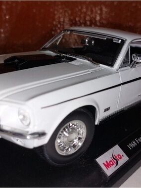 1868 Ford Mustang  Cobra 🐍 jet  c 1/18 scale Die-Cast new intake box last one